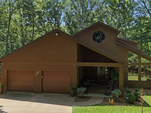 95 State Route 555, Little Hocking, OH 45742