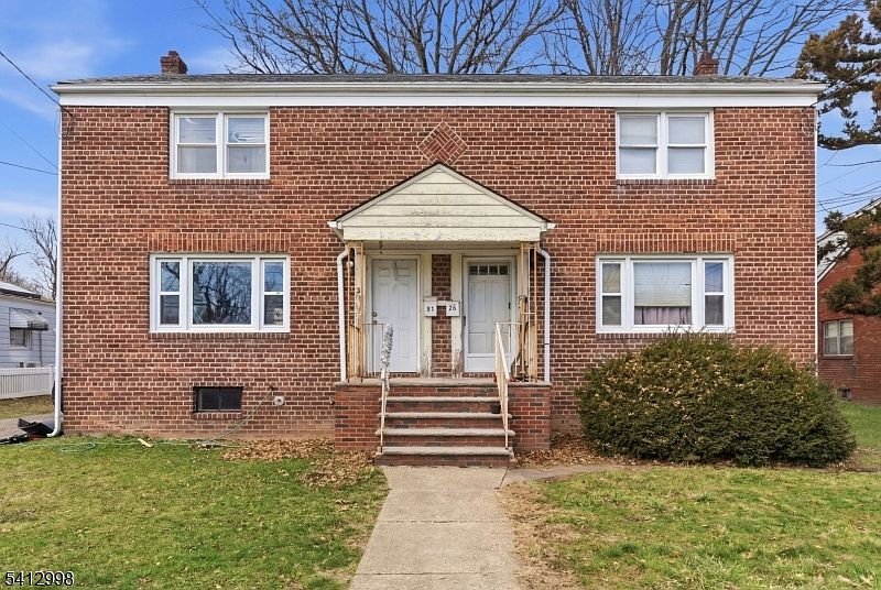 1st image of 21 Moore Pl #1