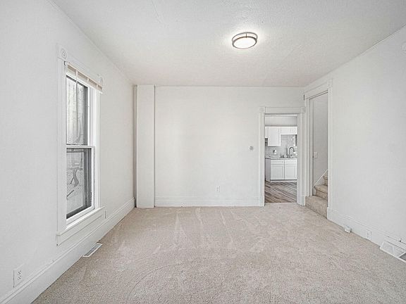 3rd image of 811 Douglas Ave