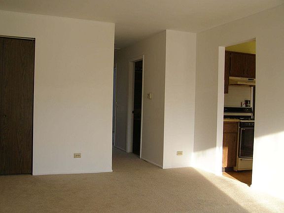 3rd image of 29 Regent Cir Unit C2