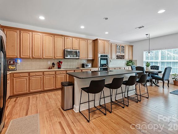 3rd image of 9509 Seamill Rd