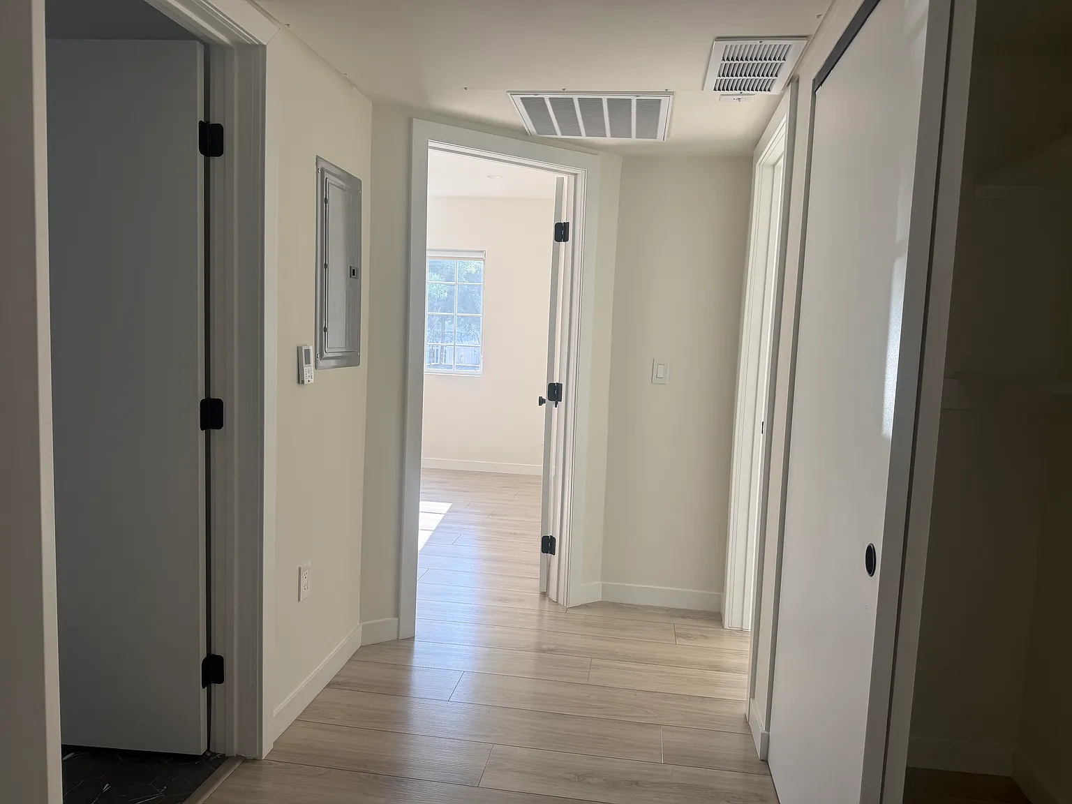 2 bed, 1100 sqft, $3,495 — Photo 4