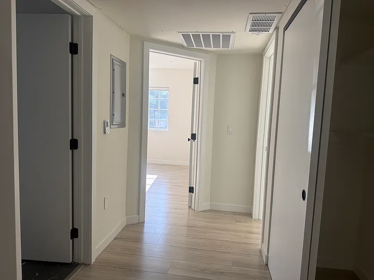 1960 S Sherbourne Dr #1 — Photo 4