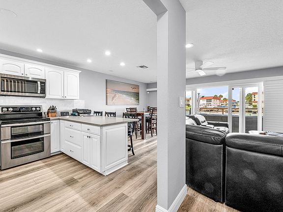 4th image of 320 Southwind Court #111