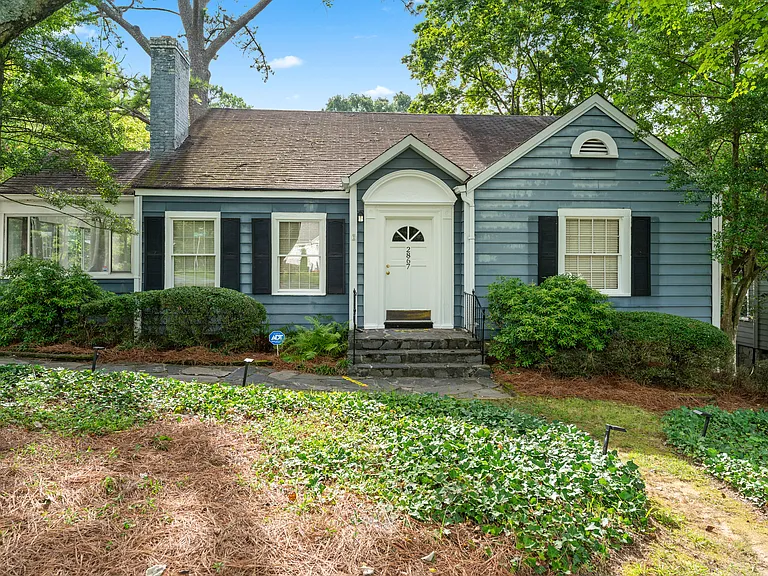2867 Lookout Pl NE — Photo 2