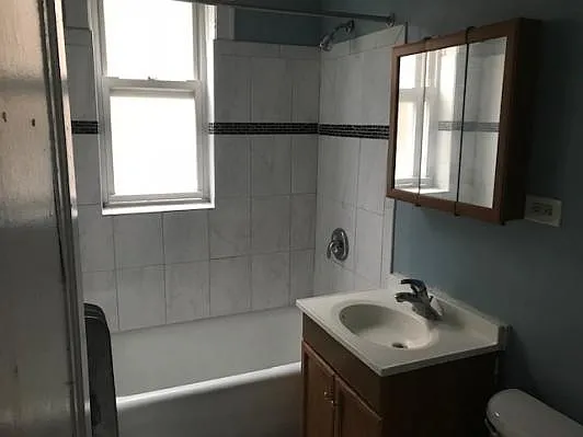 1755 W Albion Ave #2F — Photo 3