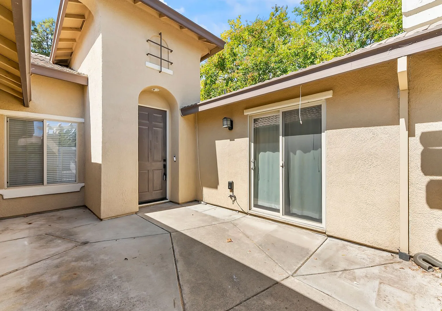 Updated 4-Bedroom Home in Desirable Elk Grove Location — Photo 2