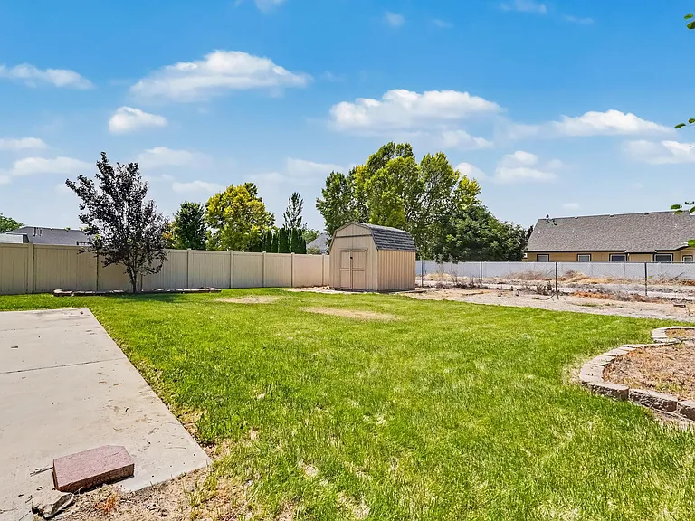 18327 Buckeye Pl — Photo 4