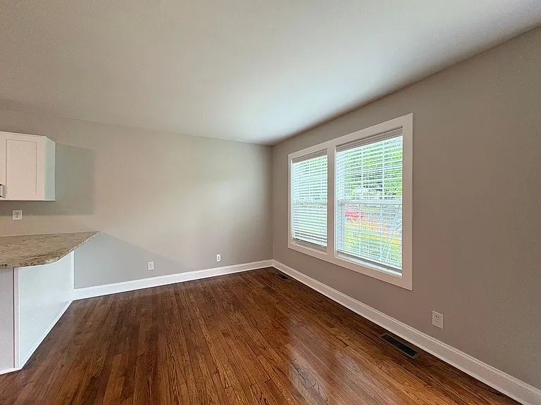1112 Stephens St — Photo 3