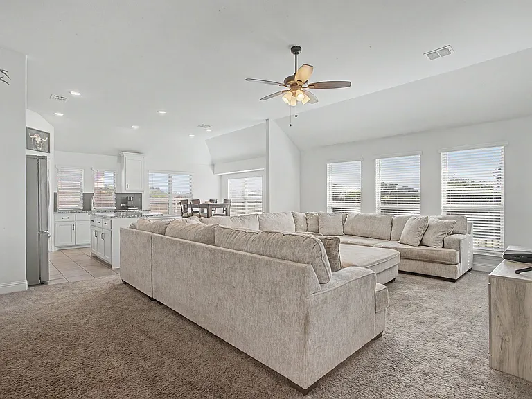 1004 Deer Ridge Dr — Photo 4