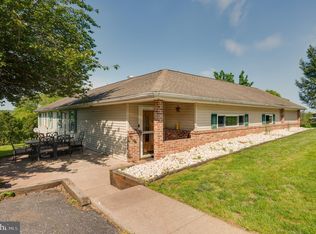 35 Robeson Lawn Rd, Birdsboro, PA 19508