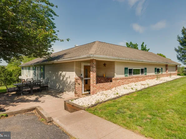 35 Robeson Lawn Rd, Birdsboro, PA 19508