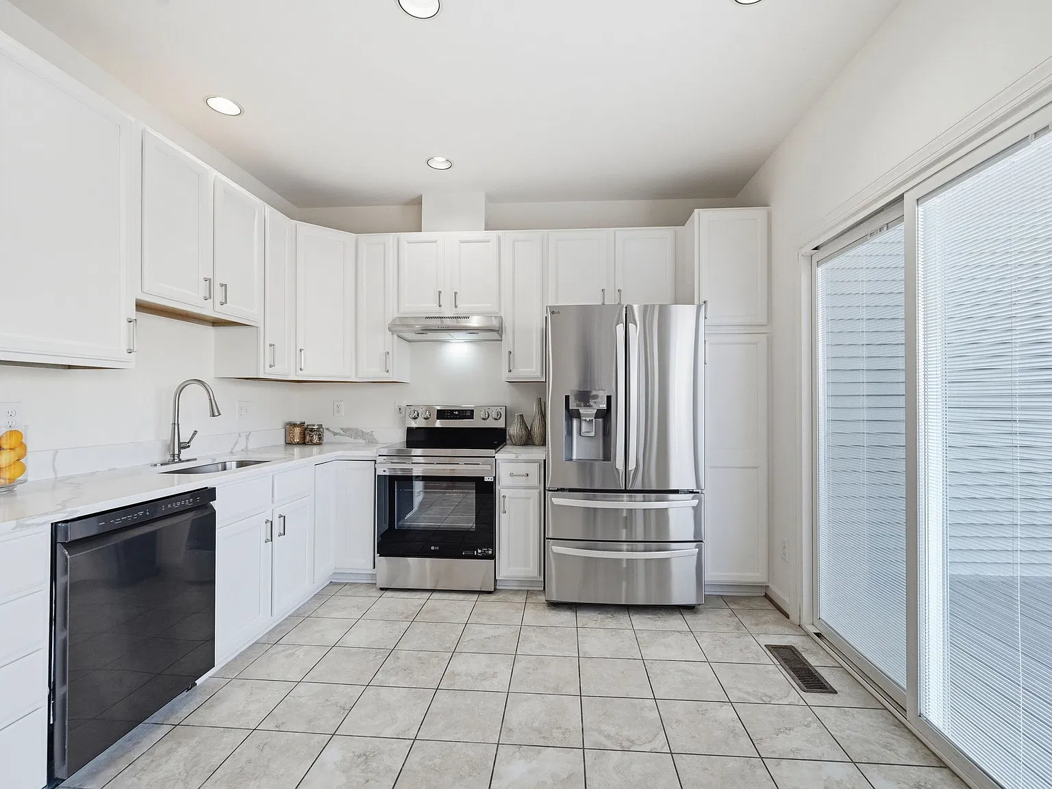 3 bed, 2172 sqft, $3,000 — Photo 4
