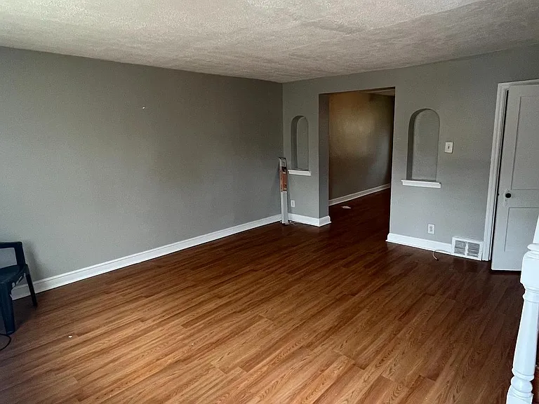 1127 S Merrimac Rd — Photo 2