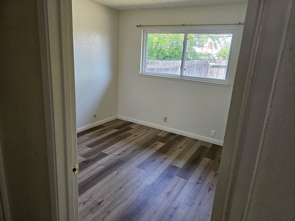 2nd image of 4611 Cyclamen Way