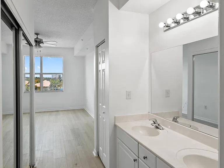 27 Royal Palm Way #503 — Photo 21