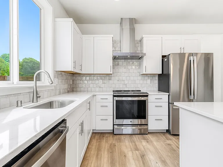 1057 SE Garrison Village Way — Photo 20