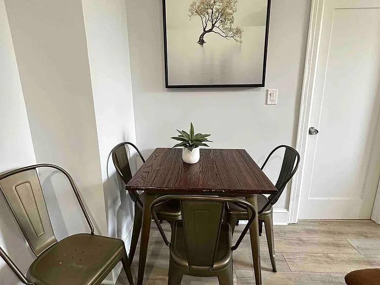 1732 Dekalb Ave — Photo 4