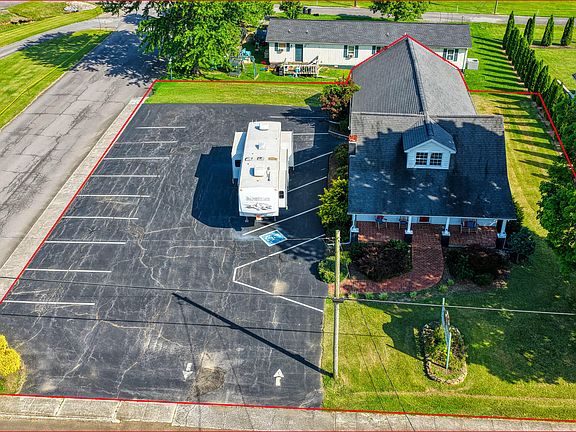 2nd image of 812 E Main St