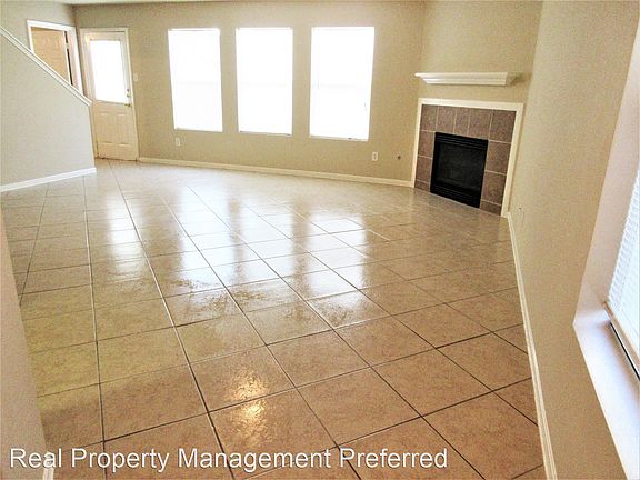3rd image of 7318 Foxbrook Dr