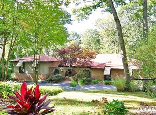 27 The Hollows E, East Norwich, NY 11732