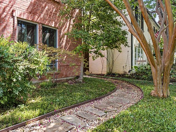 3rd image of 2708 Rosedale Ave