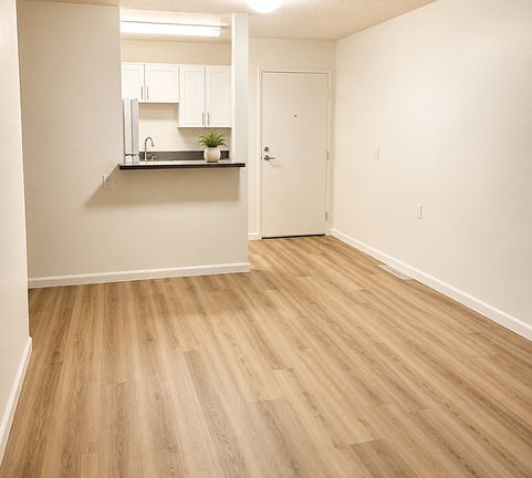4th image of 19424 Wyandotte St #220