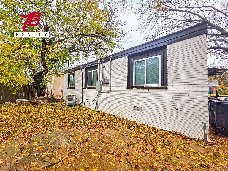 2320 NE 20th St — Photo 32