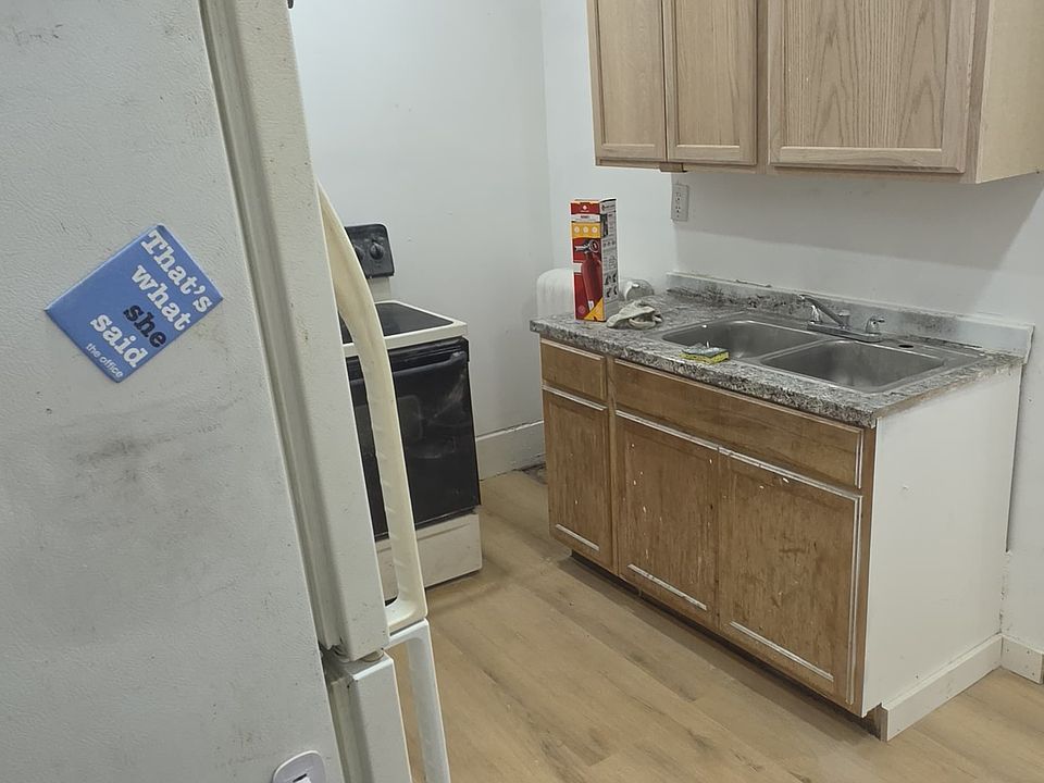 1st image of 244 S Oak St #2