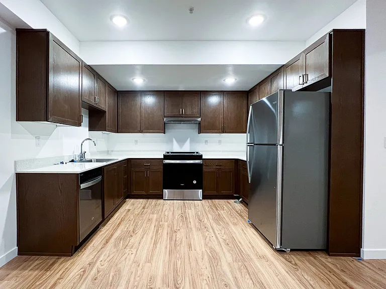 Leeward Apartments — Photo 66