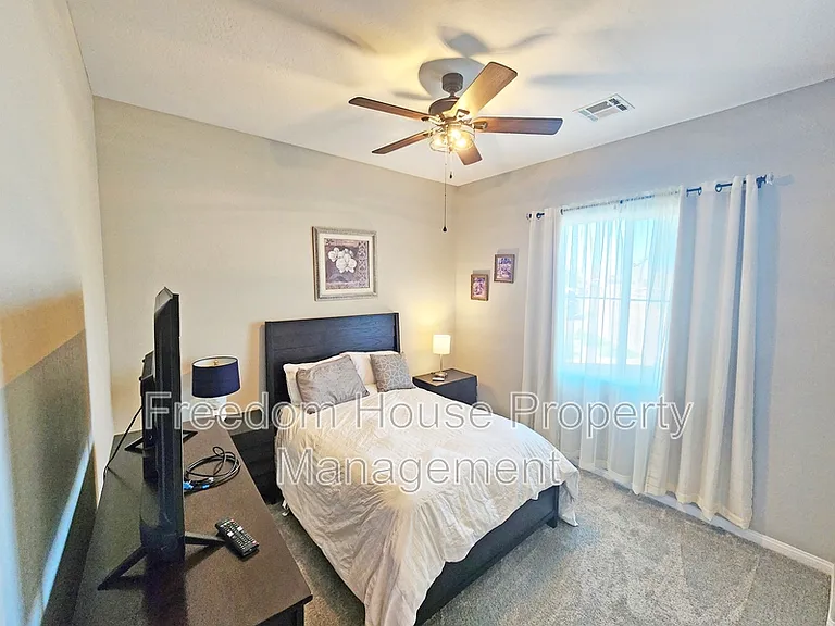 4901 Fairwood Ct — Photo 14