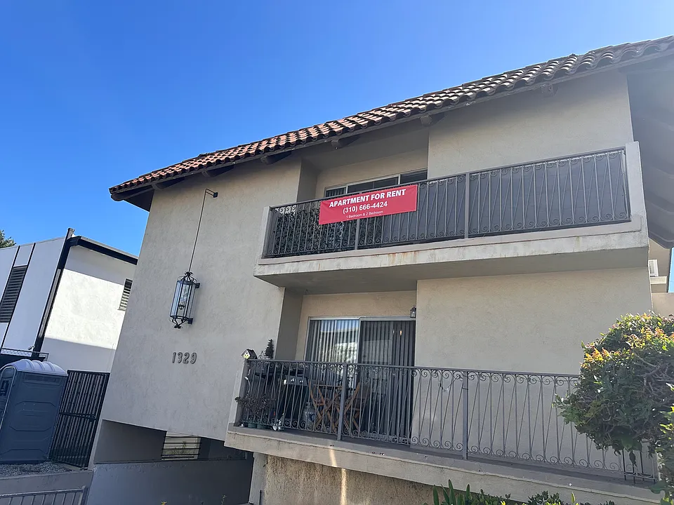1329 Barry Ave #3