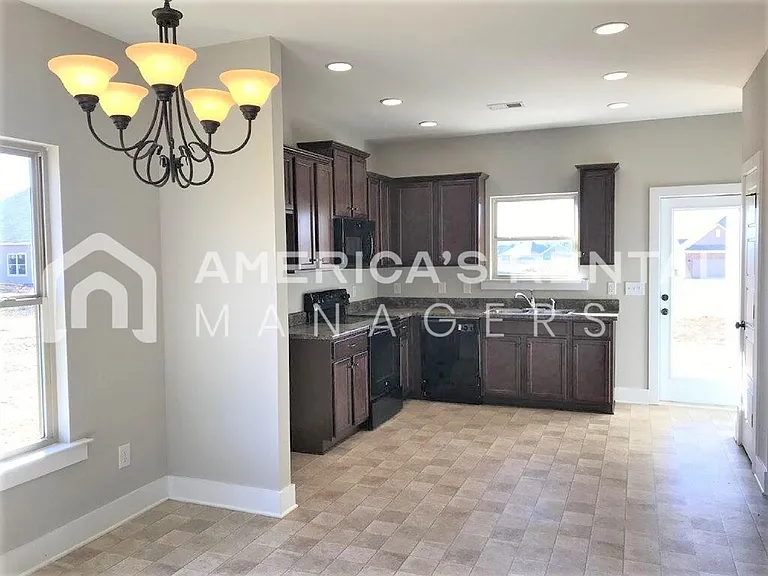 320 Union Station Dr — Photo 4