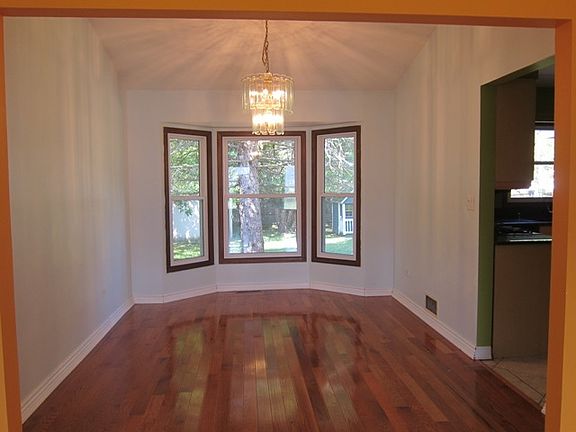 3rd image of 128 Lorraine Dr