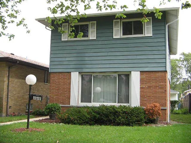 11613 S Laflin St photo 1