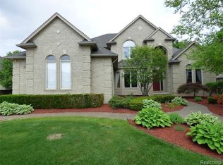 56468 Edgewood Dr, Shelby Township, MI 48316