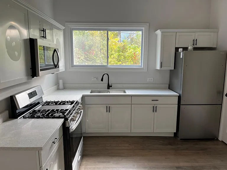 11578 S Perry Ave — Photo 10
