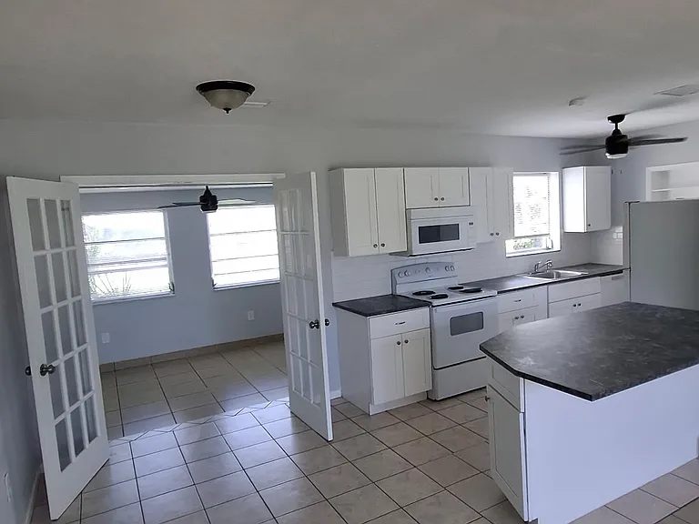 2216 Anne Ave — Photo 10