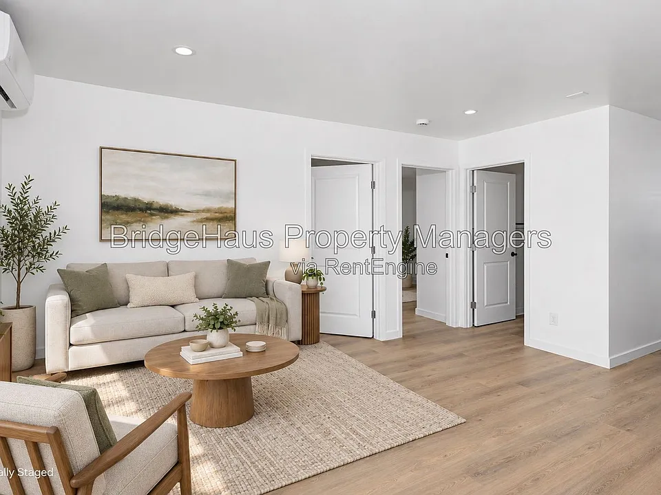 4656 Santa Monica Ave