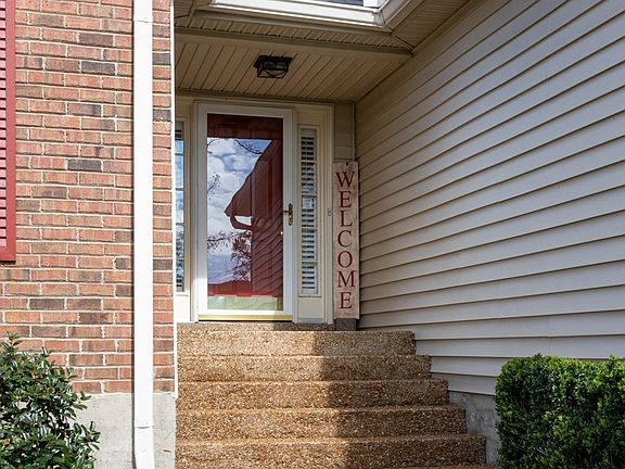 3rd image of 113 Southampton Ct