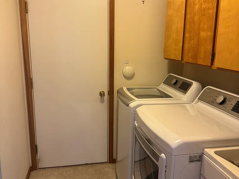 3916 S Greystone Ln — Photo 3