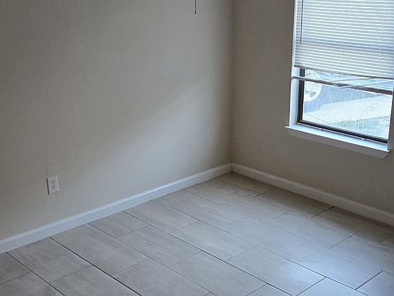 3rd image of 4225 Auckland Rd APT 3