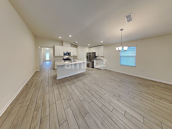 5th image of 221 Chasewood Dr