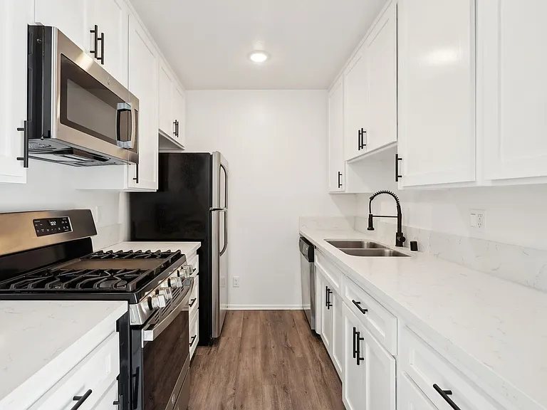 12323 Texas Ave — Photo 32