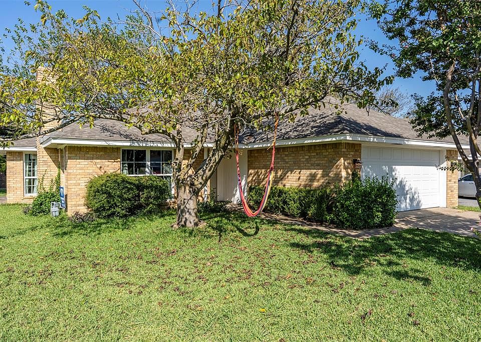 1st image of 517 Crane Cir