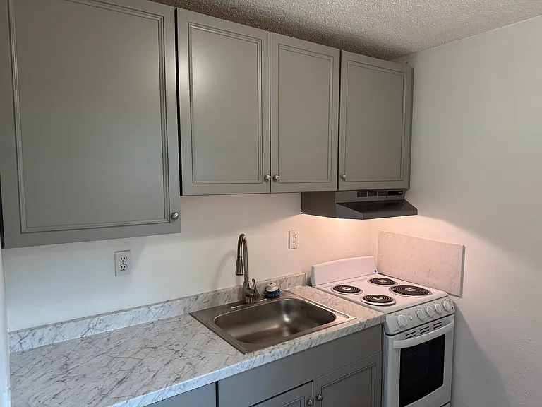 554 NE 2nd Ave — Photo 5