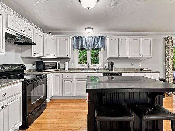 4th image of 26 Scribner Road #1