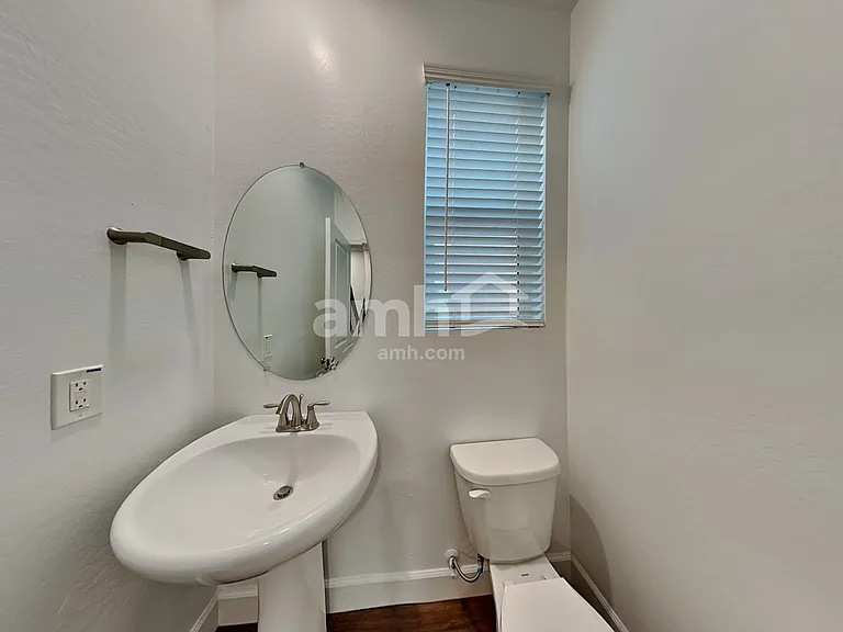 678 W Laredo Ave — Photo 6