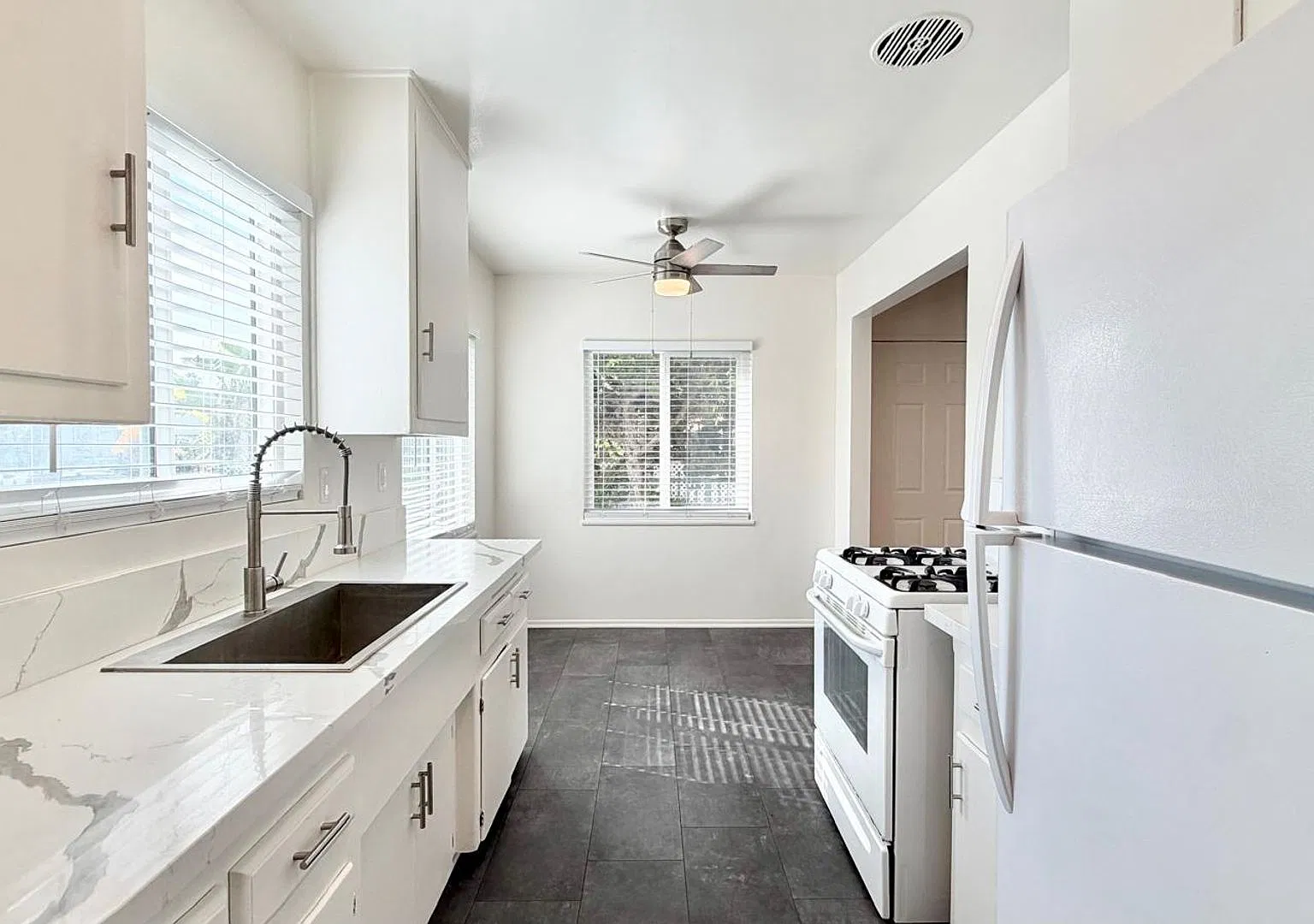 Meadowbrook Apartments — Photo 3