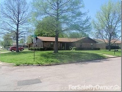 Huge corner lot with large trees
						:
						Lovely home just a block away from a nice park with a walking track